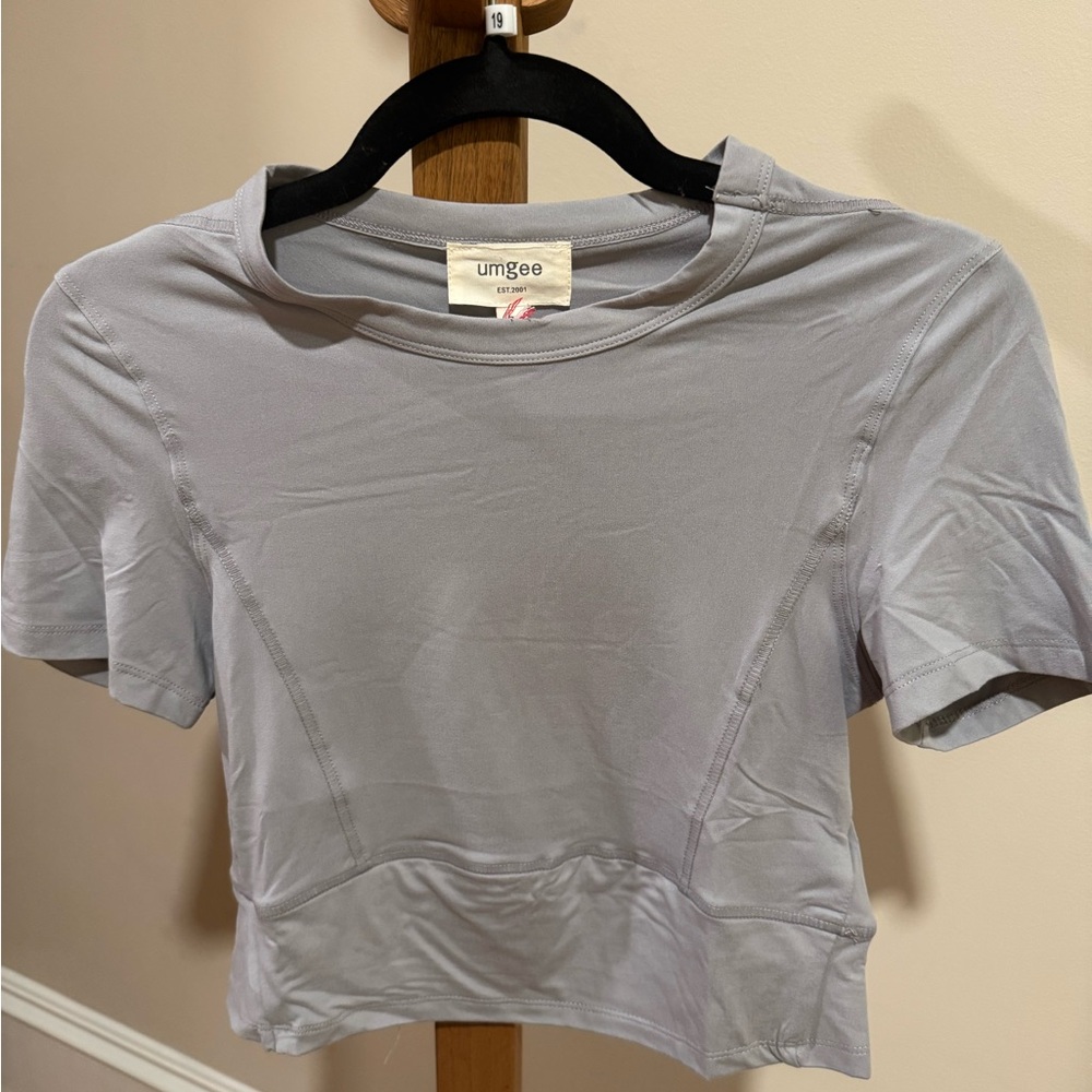 UMGEE #19 - NWT Lt Gray Crop Short Sleeve Top - stock photo for style (bin C)